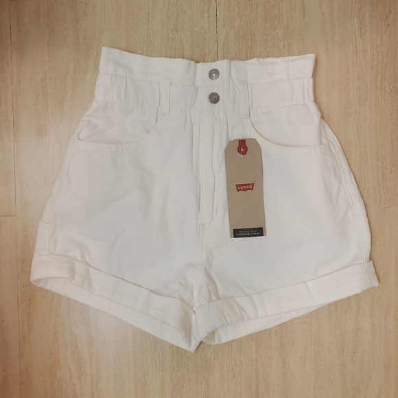 Levi’s High Rise White Shorts - Picture 6 of 8